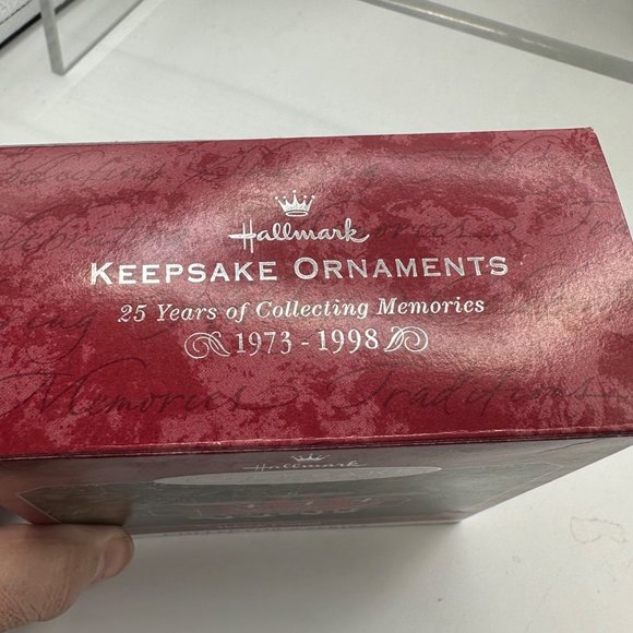 Hallmark Keepsake Ornament Tin Yuletide Century Collectors Series Train Caboose - Picture 3 of 6